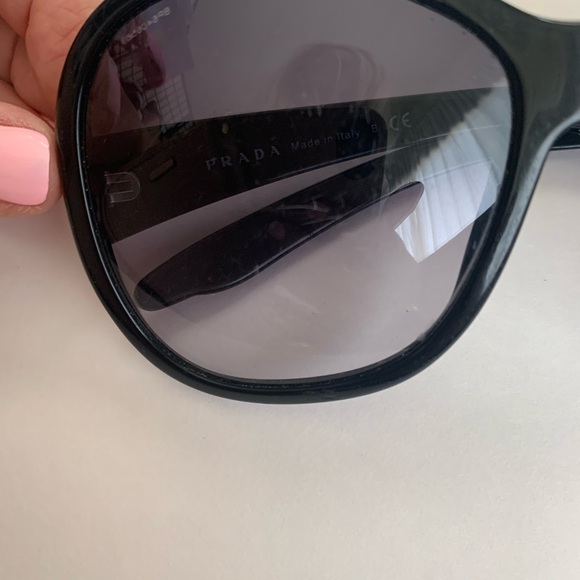 PRELOVED PRADA SUNGLASSES BLACK - Picture 9 of 10